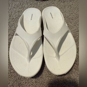 AEROSOLES White Casual Sandals